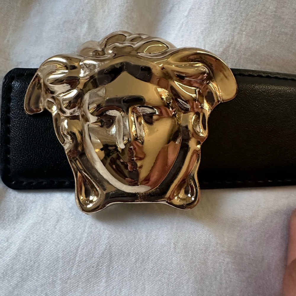 Versace-Inspired Black Leather Belt with Gold Medusa Buckle - Picture 2 of 8